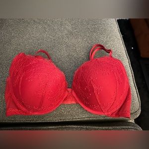 Victoria’s Secret Very Sexy push-up bra red 38D
